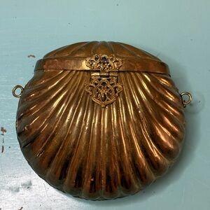 Vintage Brass Clam Shell-Shaped Decorative purse Circa 1920,s